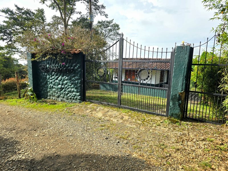 Casa-Finca en Arriendo en Alto De La Virgen